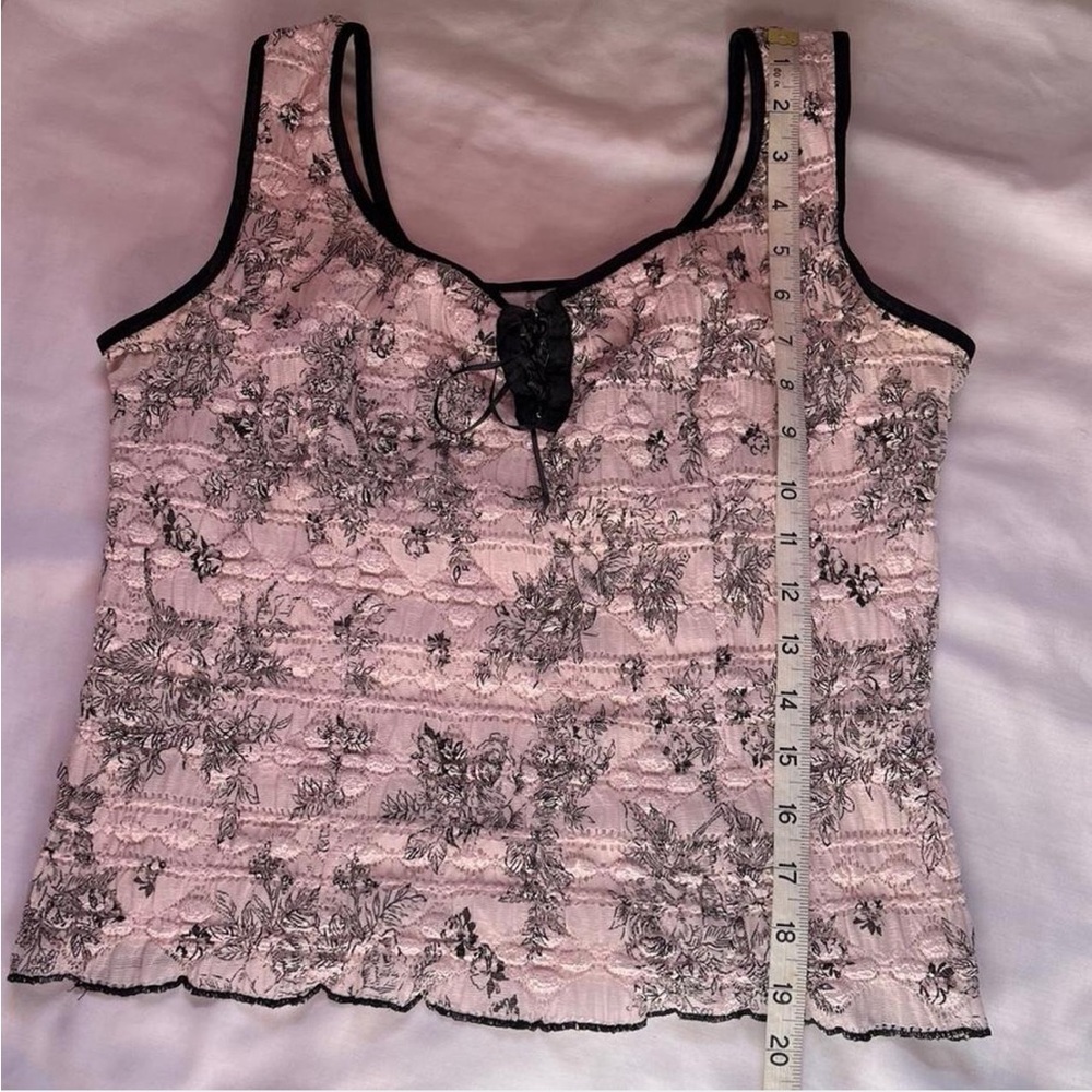 y2k top with lace-up detail and ruffle hem by Dressbarn size L - Picture 3 of 7